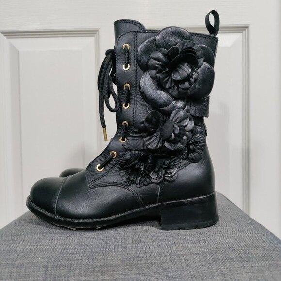 Valentino Garavani Black Leather Floral Applique Combat Boots Women's Size 6 - Picture 4 of 11